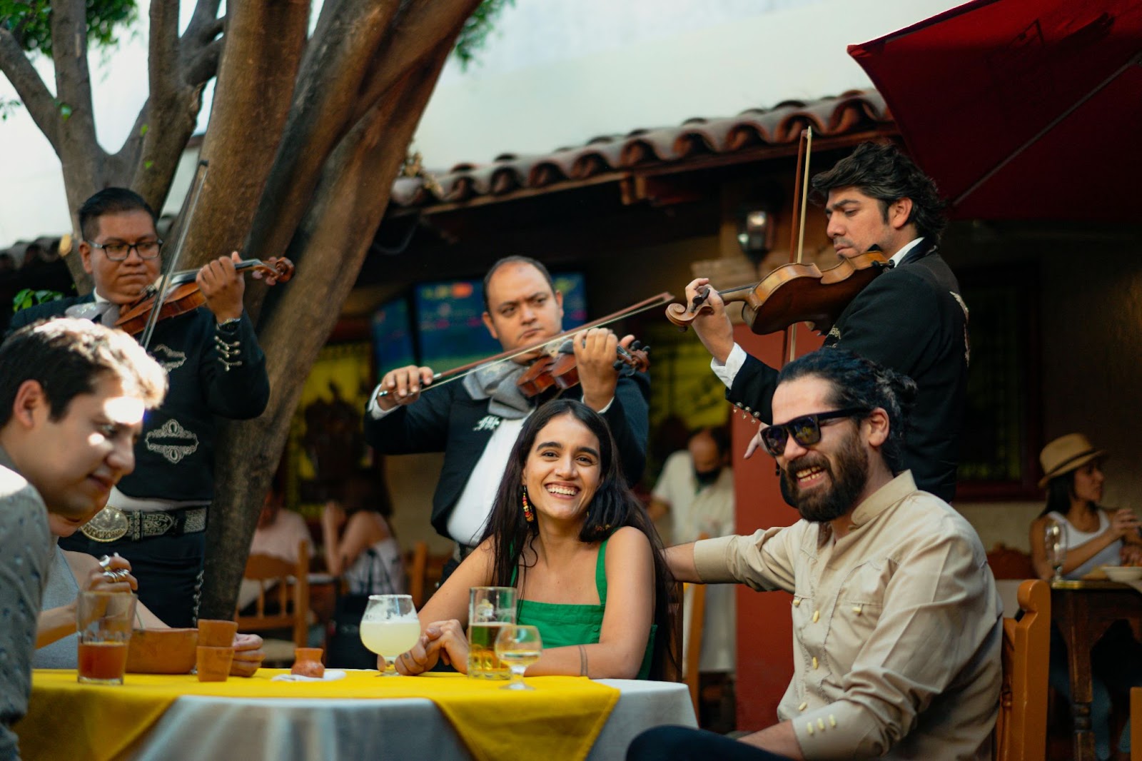 experiencias culturales: Adaptación a costumbres locales
